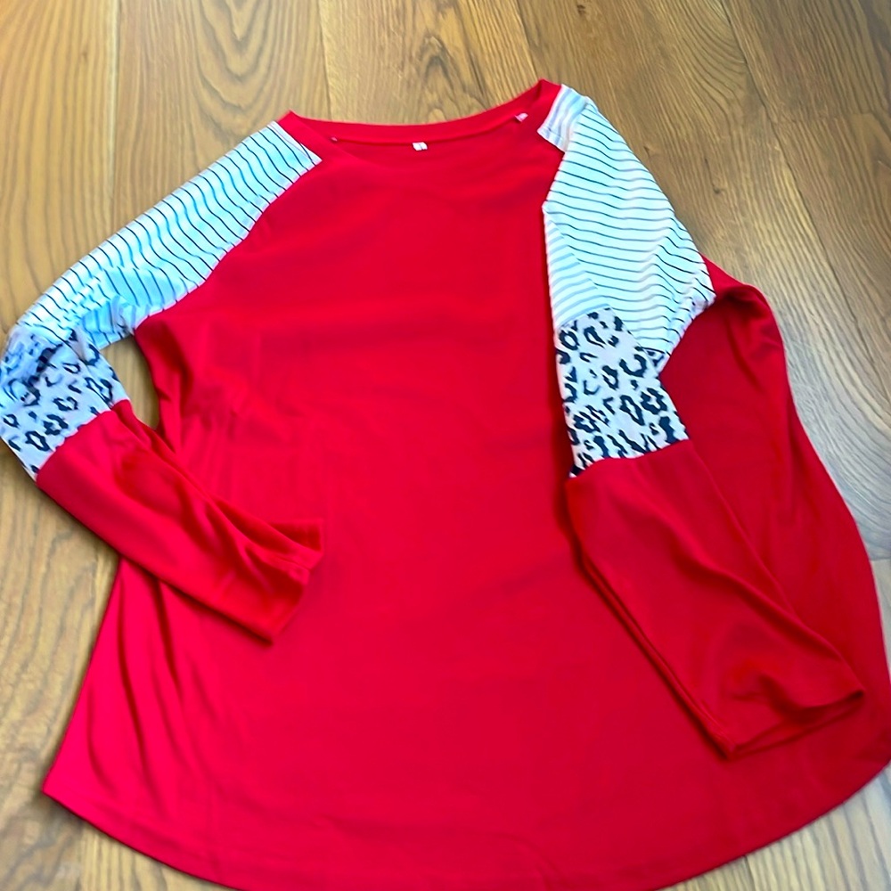 Crew neck long sleeve patterned shirt